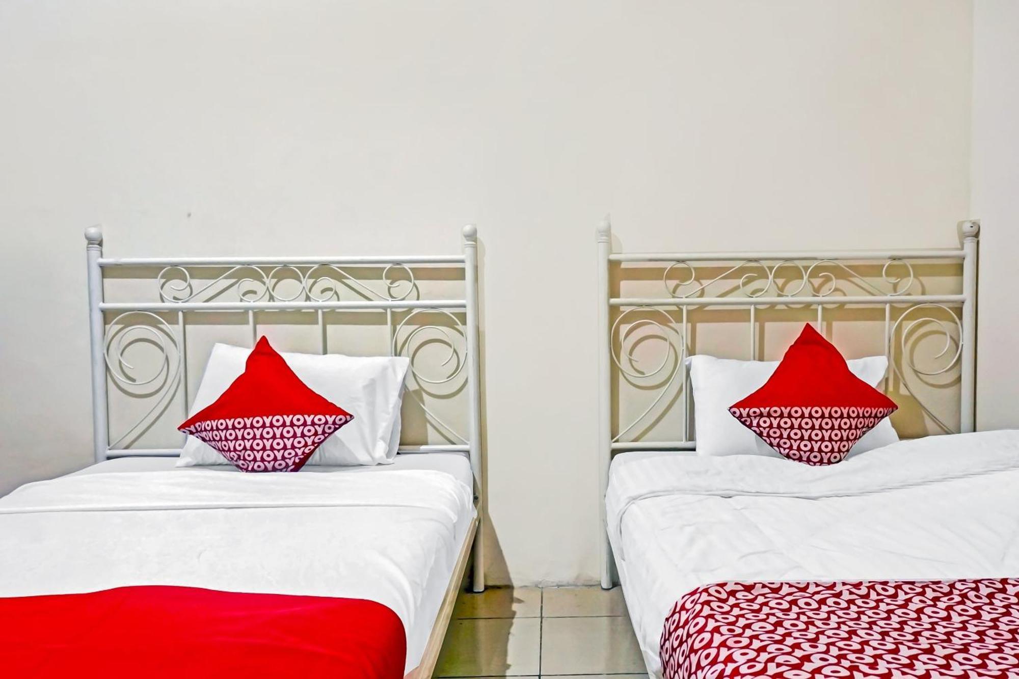Hotel Oyo 90689 Lily House Tangerang Exterior foto