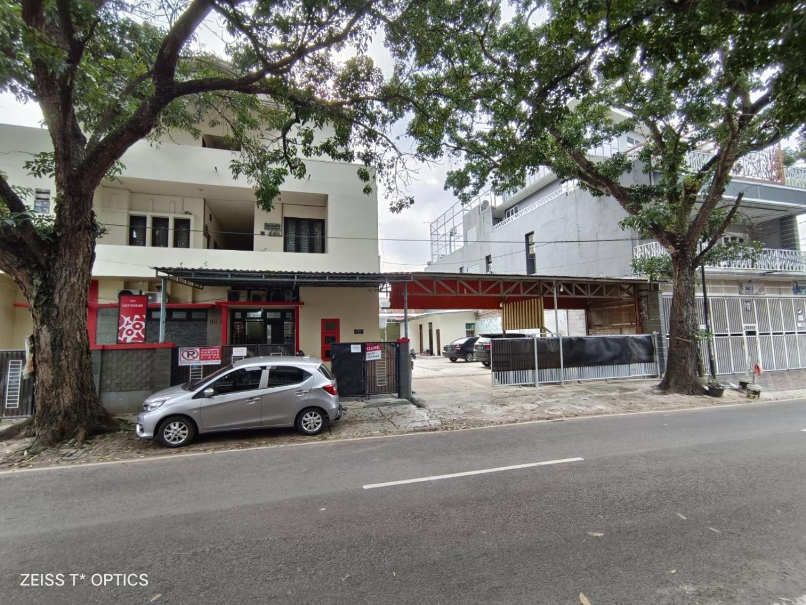 Hotel Oyo 90689 Lily House Tangerang Exterior foto