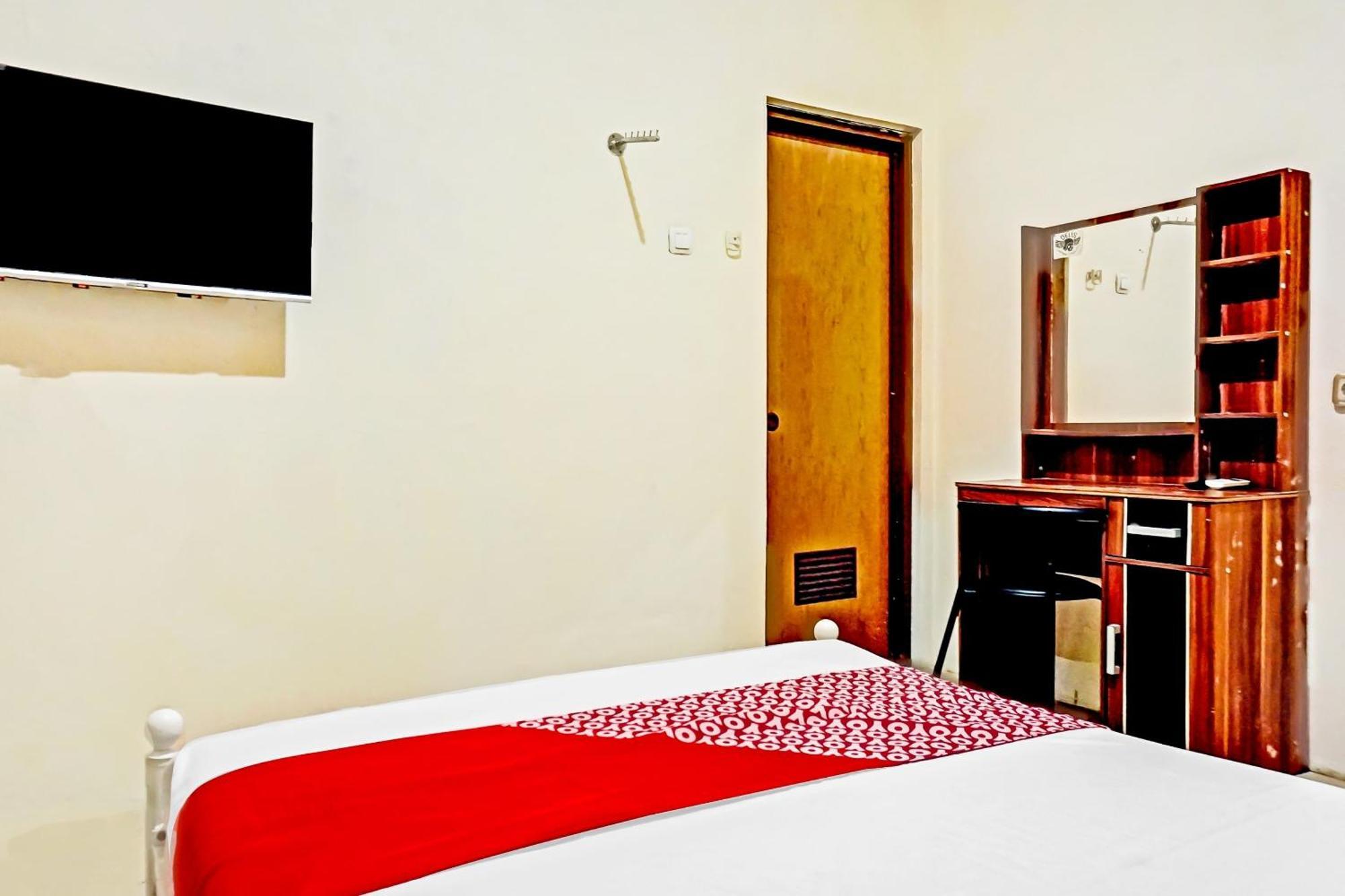 Hotel Oyo 90689 Lily House Tangerang Exterior foto