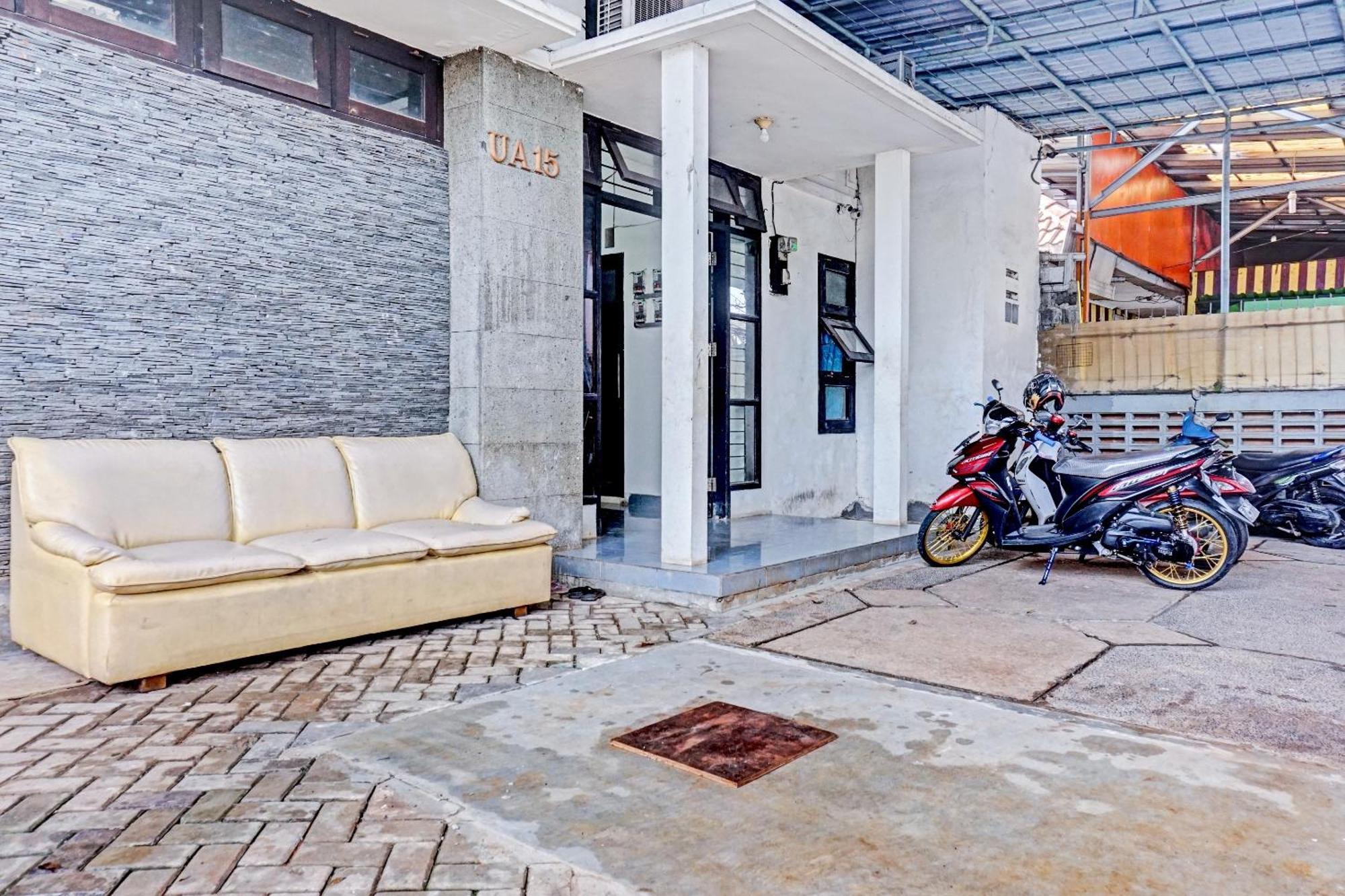 Hotel Oyo 90689 Lily House Tangerang Exterior foto
