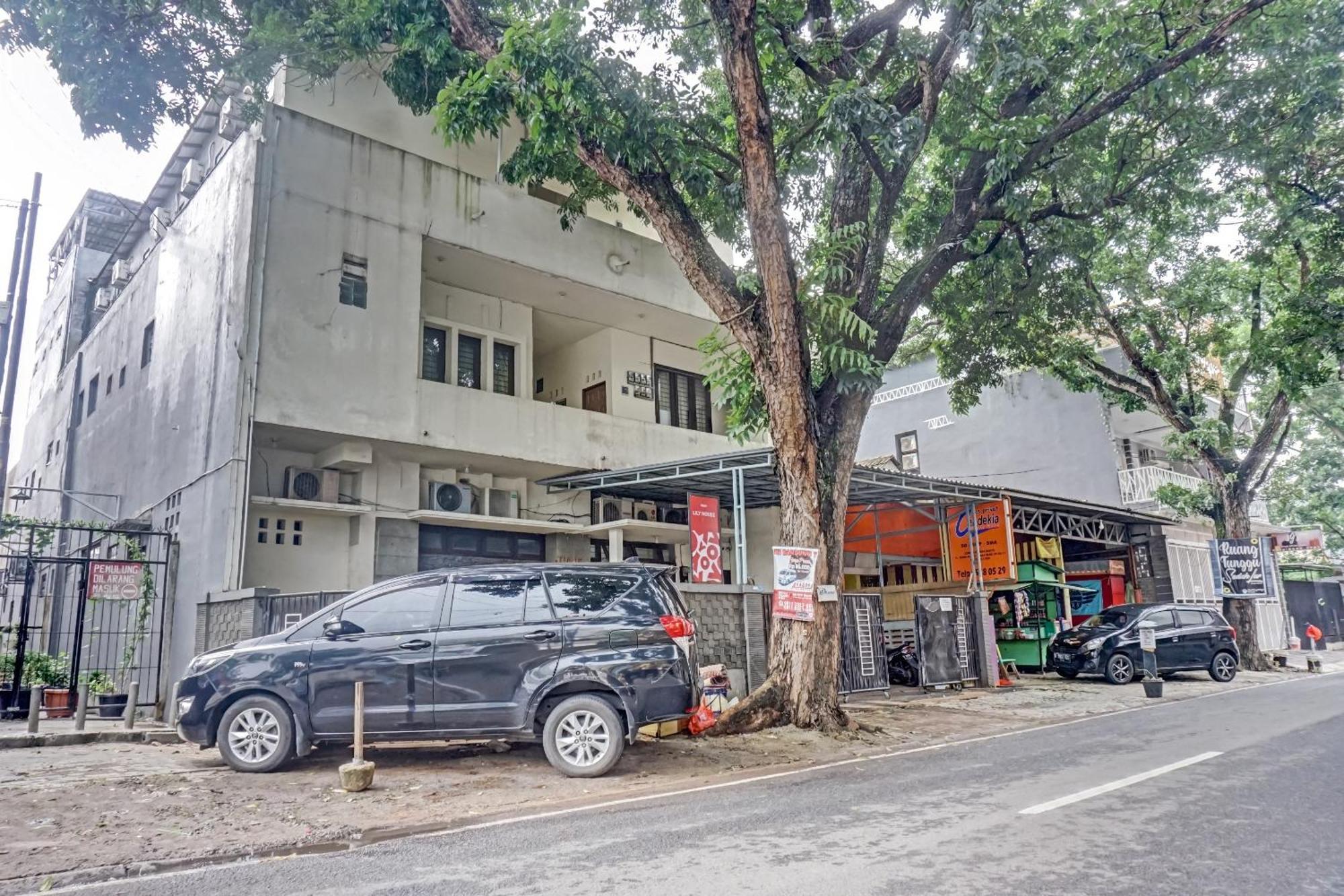 Hotel Oyo 90689 Lily House Tangerang Exterior foto